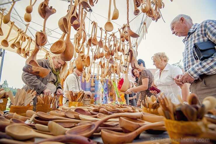 Līdz ar tirdziņa atklāšanu zirgu pasta pirmajā renovētajā ēkā, unikālais 18. gadsimta ēku komplekss atkal ir ieguvis jaunu elpu un pieejamību Līdz ar tirdziņa atklāšanu zirgu pasta pirmajā renovētajā ēkā, unikālais 18. gadsimta ēku komplekss atkal ir ieguvis jaunu elpu un pieejamību 182639