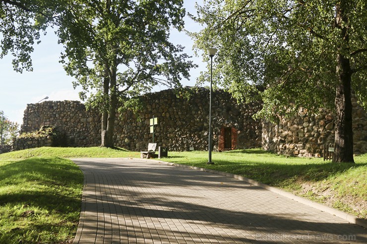 Pils iesvētīta Marijas pasludināšanas dienā, 25. martā, tad radies vāciskais nosaukums — Marienburga (Marienburg) Pils iesvētīta Marijas pasludināšanas dienā, 25. martā, tad radies vāciskais nosaukums — Marienburga (Marienburg) 183879