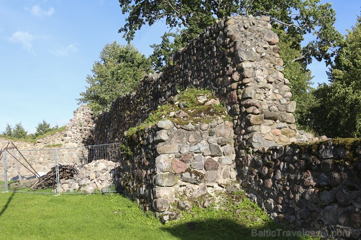 Ziemeļu kara laikā 1702. gada augustā pili ielenca krievu karaspēks ģenerāļa feldmaršala Borisa Šeremetjeva (Борис Шереметьев) vadībā. Pēc desmit dien Ziemeļu kara laikā 1702. gada augustā pili ielenca krievu karaspēks ģenerāļa feldmaršala Borisa Šeremetjeva (Борис Шереметьев) vadībā. Pēc desmit dien 183881