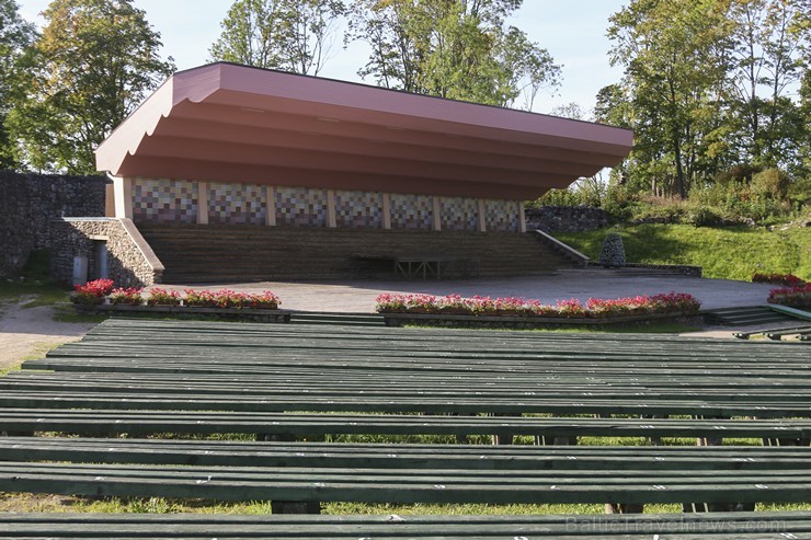 Livonijas ordeņa pilsdrupas Alūksnē ir iecienīta tūrisma un atpūtas vieta 183883