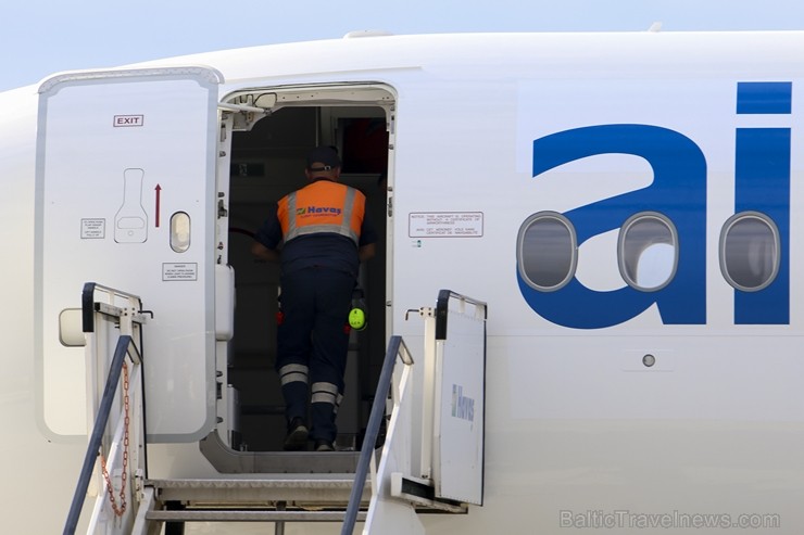 Starptautiskajā lidostā «Rīga» lidsabiedrība airBaltic prezentē Bombardier ražoto «CS300» lidmašīnu Starptautiskajā lidostā «Rīga» lidsabiedrība airBaltic prezentē Bombardier ražoto «CS300» lidmašīnu 184875