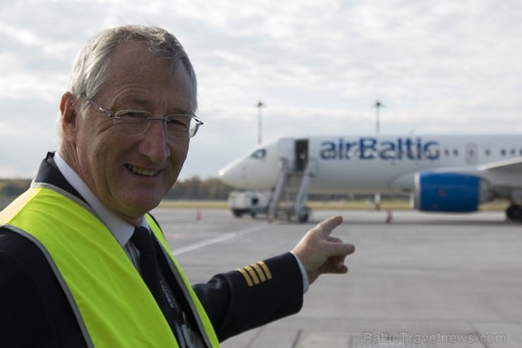 Starptautiskajā lidostā «Rīga» lidsabiedrība airBaltic prezentē Bombardier ražoto «CS300» lidmašīnu Starptautiskajā lidostā «Rīga» lidsabiedrība airBaltic prezentē Bombardier ražoto «CS300» lidmašīnu 184880
