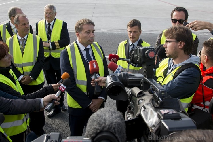 Starptautiskajā lidostā «Rīga» lidsabiedrība airBaltic prezentē Bombardier ražoto «CS300» lidmašīnu Starptautiskajā lidostā «Rīga» lidsabiedrība airBaltic prezentē Bombardier ražoto «CS300» lidmašīnu 184883