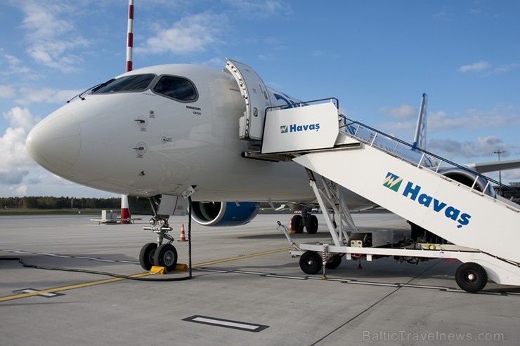 Starptautiskajā lidostā «Rīga» lidsabiedrība airBaltic prezentē Bombardier ražoto «CS300» lidmašīnu Starptautiskajā lidostā «Rīga» lidsabiedrība airBaltic prezentē Bombardier ražoto «CS300» lidmašīnu 184886