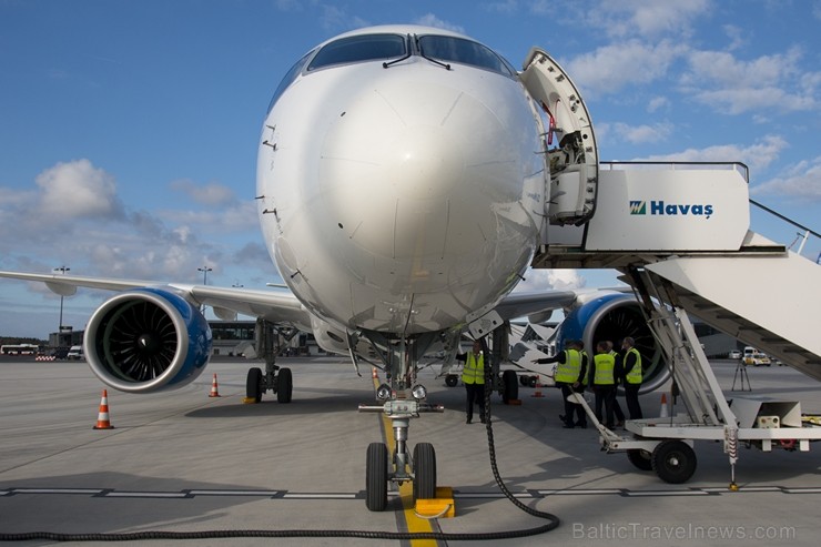 Starptautiskajā lidostā «Rīga» lidsabiedrība airBaltic prezentē Bombardier ražoto «CS300» lidmašīnu Starptautiskajā lidostā «Rīga» lidsabiedrība airBaltic prezentē Bombardier ražoto «CS300» lidmašīnu 184887
