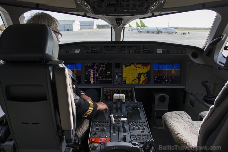 Starptautiskajā lidostā «Rīga» lidsabiedrība airBaltic prezentē Bombardier ražoto «CS300» lidmašīnu Starptautiskajā lidostā «Rīga» lidsabiedrība airBaltic prezentē Bombardier ražoto «CS300» lidmašīnu 184900