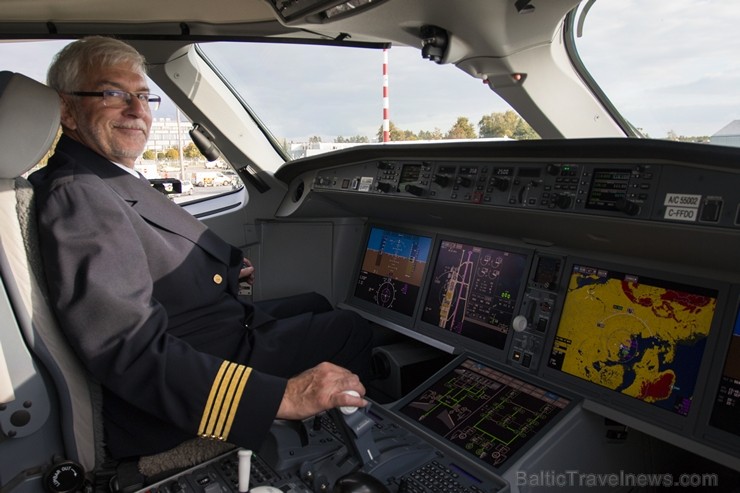 Starptautiskajā lidostā «Rīga» lidsabiedrība airBaltic prezentē Bombardier ražoto «CS300» lidmašīnu Starptautiskajā lidostā «Rīga» lidsabiedrība airBaltic prezentē Bombardier ražoto «CS300» lidmašīnu 184901