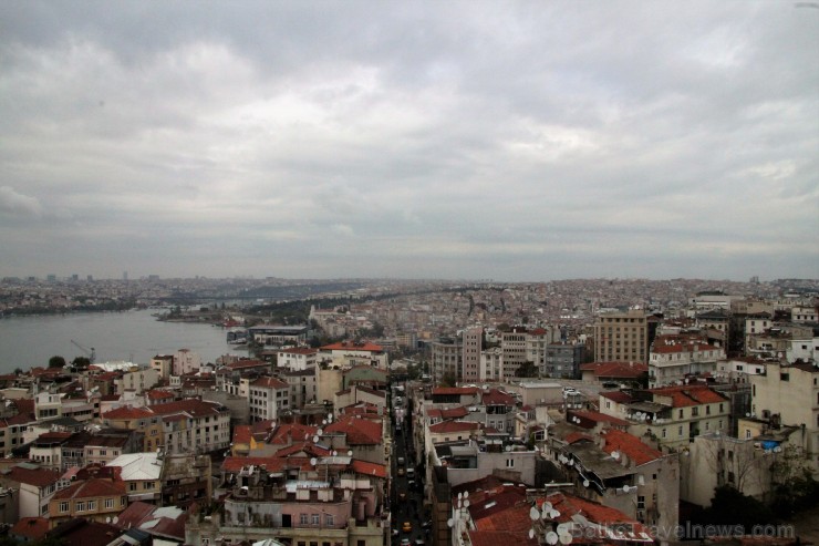 1632. gadā Osmaņu impērijas zinatnieks Hezârfen Ahmed Çelebi no Galata torņa veica savu vairākus kilometrus garo, leģendāro lidojumu pāri Bosfora jūra 1632. gadā Osmaņu impērijas zinatnieks Hezârfen Ahmed Çelebi no Galata torņa veica savu vairākus kilometrus garo, leģendāro lidojumu pāri Bosfora jūra 184999