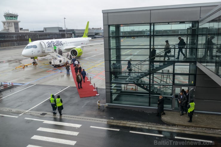 AirBaltic veic pirmo demo lidojumu virs latvijas ar jauno Bombardier CS300 lidmašīnu 189168