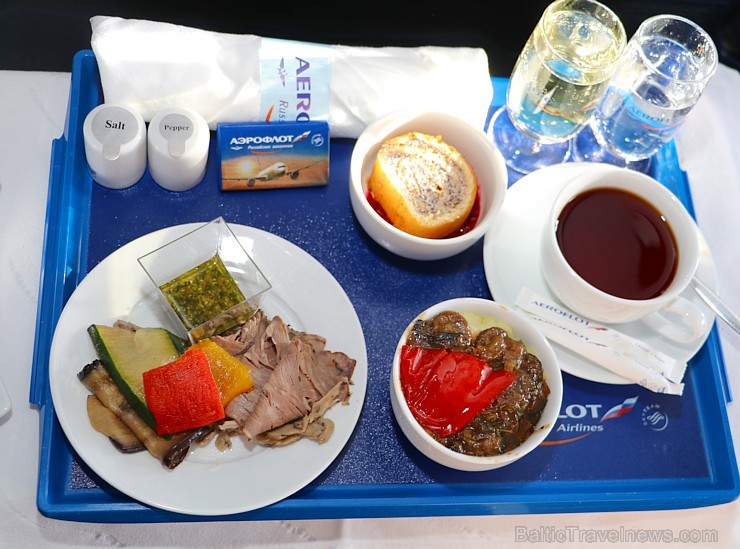 Divi biznesa klases tūristi izbauda lidojumu Rīga - Maskava ar lidsabiedrību «Aaeroflot». Atbalsta: Baltic Travel Group Divi biznesa klases tūristi izbauda lidojumu Rīga - Maskava ar lidsabiedrību «Aaeroflot». Atbalsta: Baltic Travel Group 189637