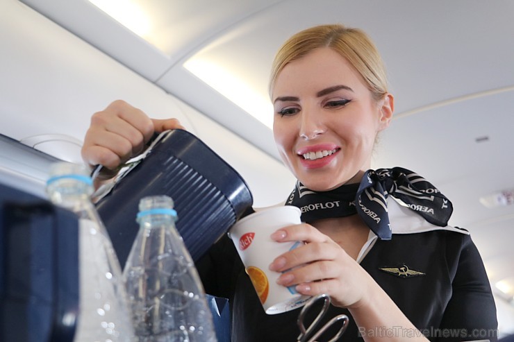 Divi biznesa klases tūristi izbauda lidojumu Rīga - Maskava ar lidsabiedrību «Aaeroflot». Atbalsta: Baltic Travel Group Divi biznesa klases tūristi izbauda lidojumu Rīga - Maskava ar lidsabiedrību «Aaeroflot». Atbalsta: Baltic Travel Group 189652