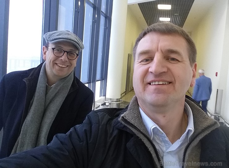 Divi biznesa klases tūristi izbauda lidojumu Rīga - Maskava ar lidsabiedrību «Aaeroflot». Atbalsta: Baltic Travel Group Divi biznesa klases tūristi izbauda lidojumu Rīga - Maskava ar lidsabiedrību «Aaeroflot». Atbalsta: Baltic Travel Group 189671