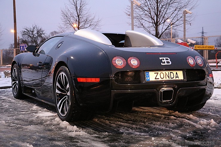 Vairāk nekā vienu miljonu vērtais «Bugatti Veyron» nespēj iziet tehnisko apskati Rīgā, jo šīm vairāk nekā 1000 zirgspēku jaudīgajam modelim no ražotāj Vairāk nekā vienu miljonu vērtais «Bugatti Veyron» nespēj iziet tehnisko apskati Rīgā, jo šīm vairāk nekā 1000 zirgspēku jaudīgajam modelim no ražotāj 189933