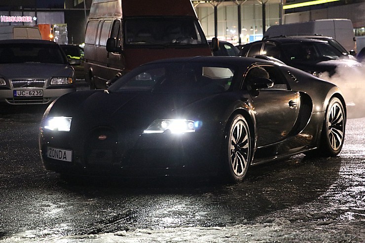 Vairāk nekā vienu miljonu vērtais «Bugatti Veyron» nespēj iziet tehnisko apskati Rīgā, jo šīm vairāk nekā 1000 zirgspēku jaudīgajam modelim no ražotāj Vairāk nekā vienu miljonu vērtais «Bugatti Veyron» nespēj iziet tehnisko apskati Rīgā, jo šīm vairāk nekā 1000 zirgspēku jaudīgajam modelim no ražotāj 189948