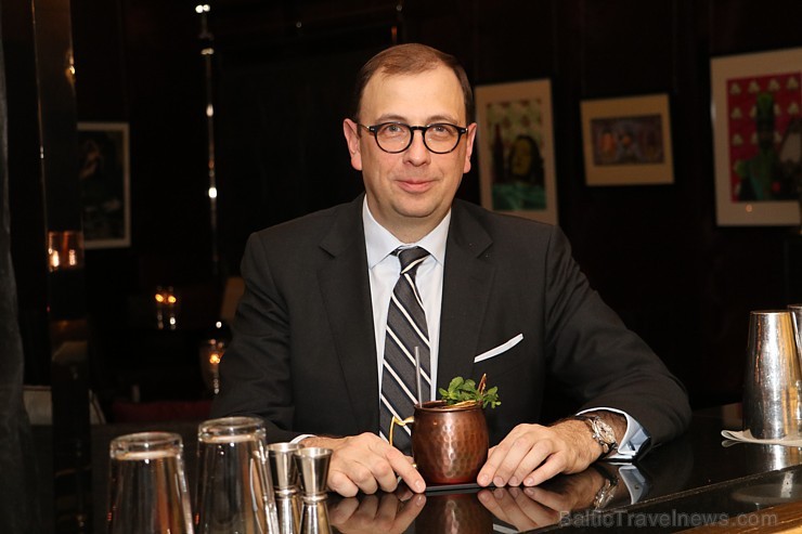 Tūrisma firmas «Baltic Travel Group» vadītājs izbauda «Four Seasons Hotel Moscow» lrestorāna un bāra piedāvājumu Tūrisma firmas «Baltic Travel Group» vadītājs izbauda «Four Seasons Hotel Moscow» lrestorāna un bāra piedāvājumu 190144
