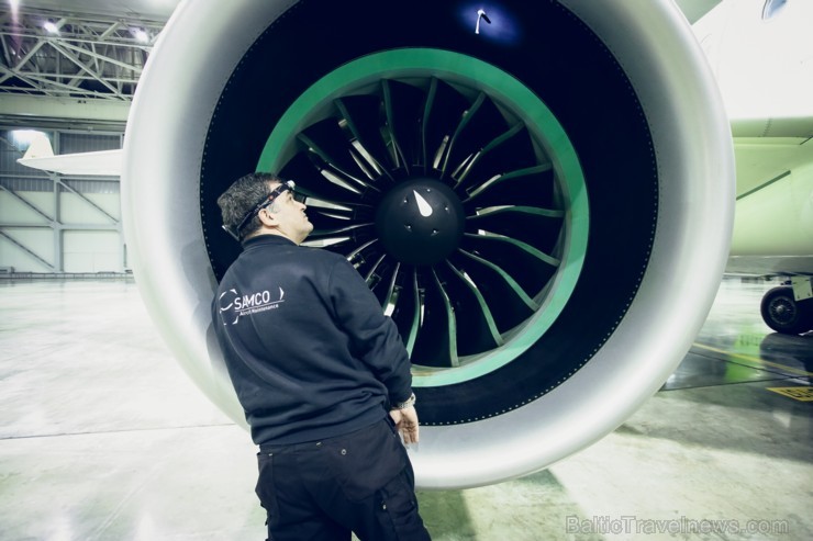 Aplūko, kā notiek Latvijas lidsabiedrības «airBaltic» Bombardier CS300 lidmašīnas nakts tehniskā apkope Aplūko, kā notiek Latvijas lidsabiedrības «airBaltic» Bombardier CS300 lidmašīnas nakts tehniskā apkope 193081