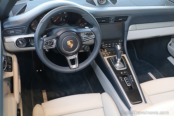 «Porsche Latvija» 28.04.2017 ar garšīgām restorāna «Entresol» uzkodām prezentē ekskluzīvus Porsche modeļus 196100