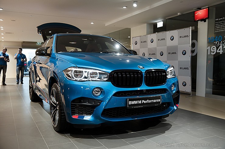 Rīgā 11.05.2017 svinīgā atmosfērā durvis ir vēris Baltijā lielākais BMW auto centrs 197119