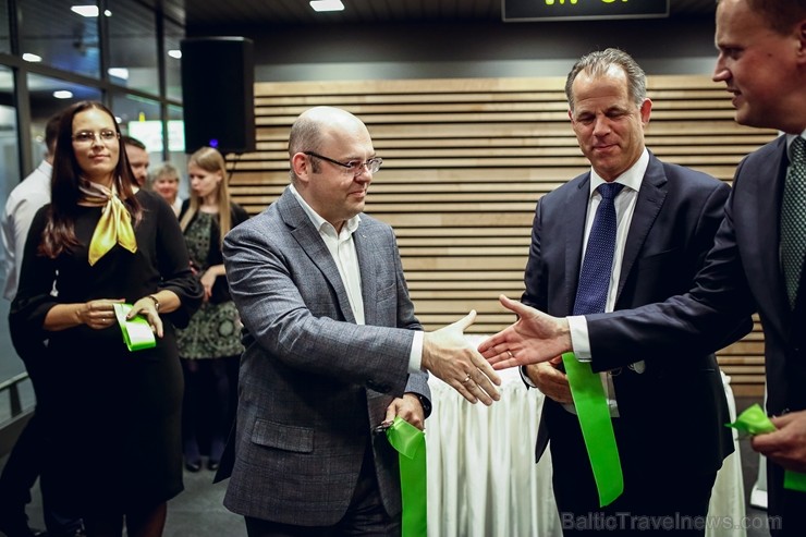 Svinīgā gaisotnē aizlidojis pirmais «AirBaltic» reiss uz Liepāju 197616