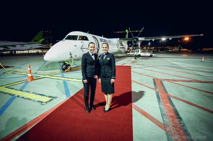 Svinīgā gaisotnē aizlidojis pirmais «AirBaltic» reiss uz Liepāju 197627