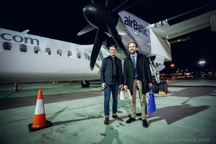 Svinīgā gaisotnē aizlidojis pirmais «AirBaltic» reiss uz Liepāju 197630