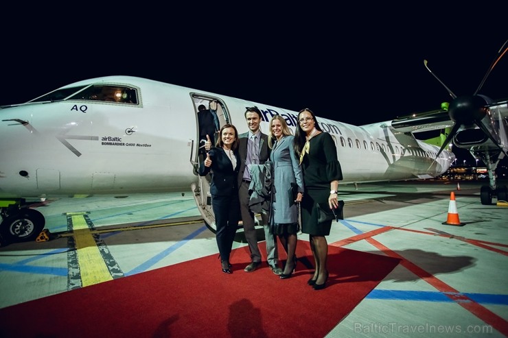 Svinīgā gaisotnē aizlidojis pirmais «AirBaltic» reiss uz Liepāju 197633