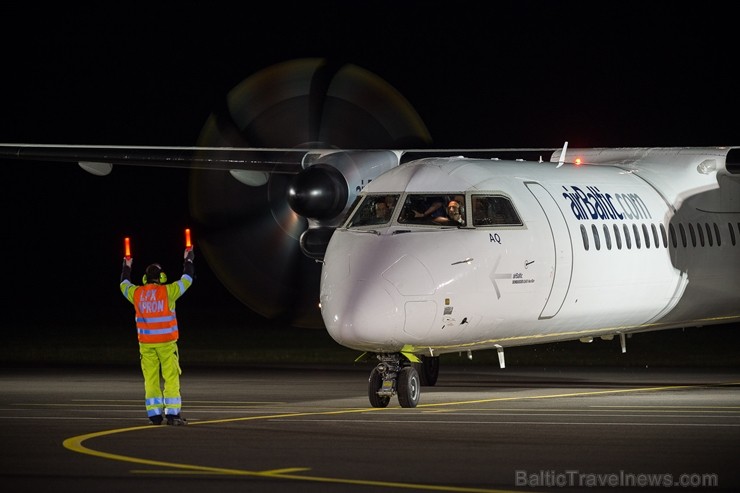 Svinīgā gaisotnē aizlidojis pirmais «AirBaltic» reiss uz Liepāju 197645