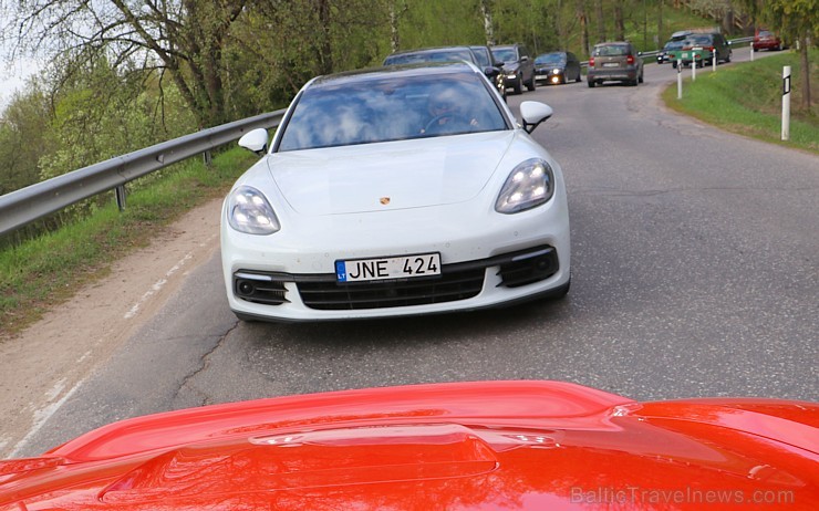 Travelnews.lv redakcija izbrauc «Porsche Road Tour» ar 8 spēkratiem un izbauda Vidzemes pavasari Travelnews.lv redakcija izbrauc «Porsche Road Tour» ar 8 spēkratiem un izbauda Vidzemes pavasari 197717