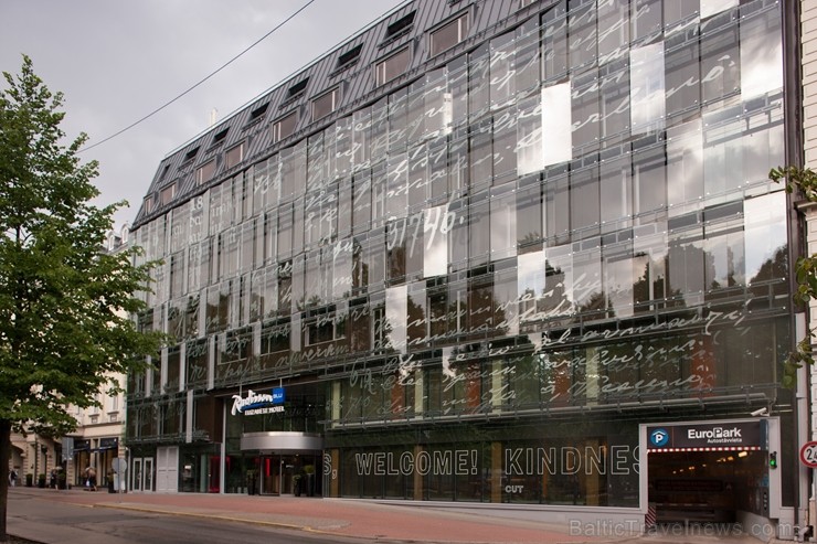 Viesnīcā «Radisson Blu Elizabete» atklāta Kristīnes Kutepovas mākslas darbu izstāde 200067