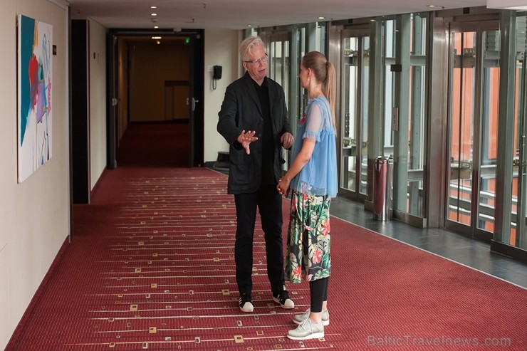 Viesnīcā «Radisson Blu Elizabete» atklāta Kristīnes Kutepovas mākslas darbu izstāde 200068