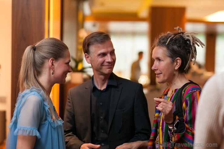 Viesnīcā «Radisson Blu Elizabete» atklāta Kristīnes Kutepovas mākslas darbu izstāde 200073
