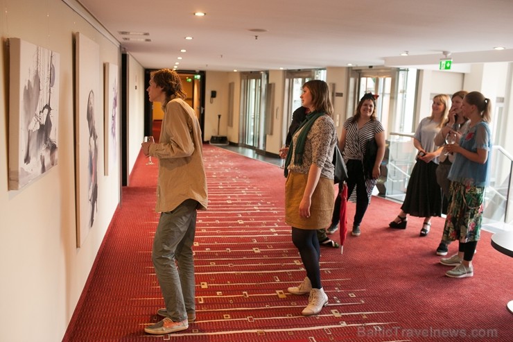 Viesnīcā «Radisson Blu Elizabete» atklāta Kristīnes Kutepovas mākslas darbu izstāde 200074