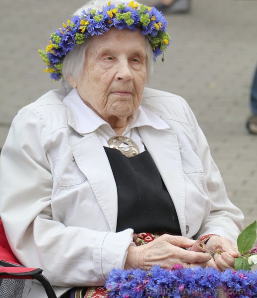 Zāļu tirgus Doma laukumā pulcē gan līksmos rīdziniekus, gan ziņkārīgos ārzemniekus 200683