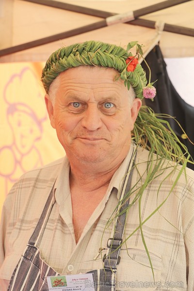 Zāļu tirgus Doma laukumā pulcē gan līksmos rīdziniekus, gan ziņkārīgos ārzemniekus 200685