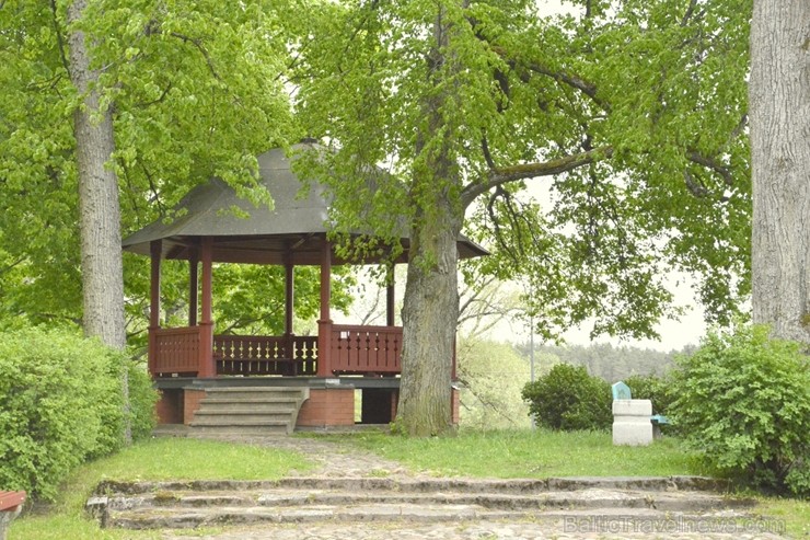 Valmiera tērpjas vasaras ziedu rotās 200867