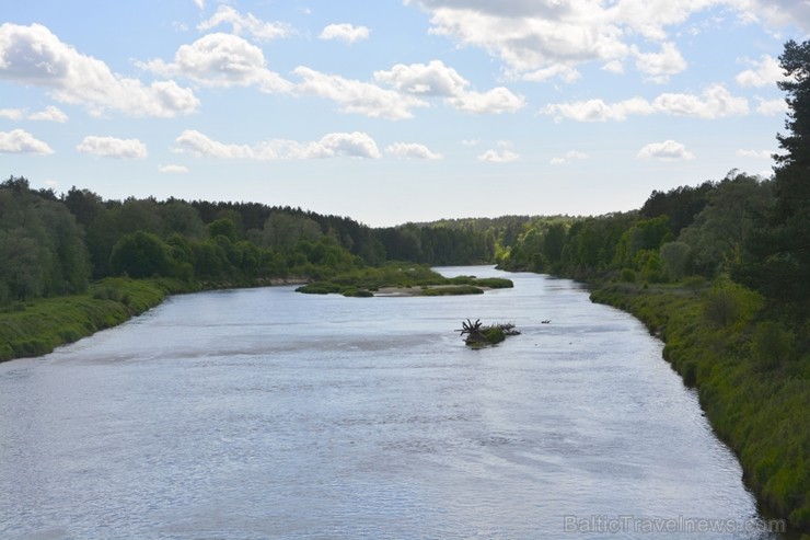Valmiera tērpjas vasaras ziedu rotās 200873
