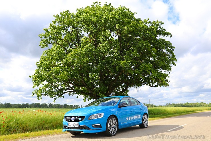Travelnews.lv ceļo uz Jaunpili ar jauno un jaudīgo Volvo S60 Polestar 201089