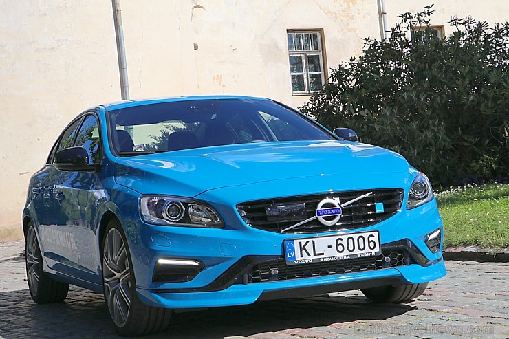 Travelnews.lv ceļo uz Jaunpili ar jauno un jaudīgo Volvo S60 Polestar 201096