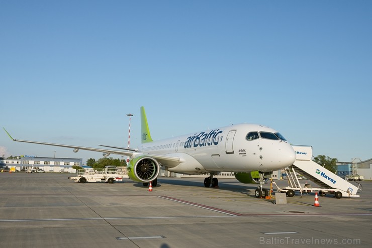 Lidosta «Rīga» un «Airbaltic» medijiem atrāda savu infrastruktūru un gaisa floti 202182