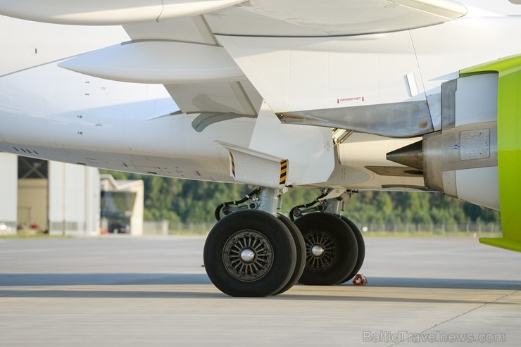 Lidosta «Rīga» un «Airbaltic» medijiem atrāda savu infrastruktūru un gaisa floti 202186