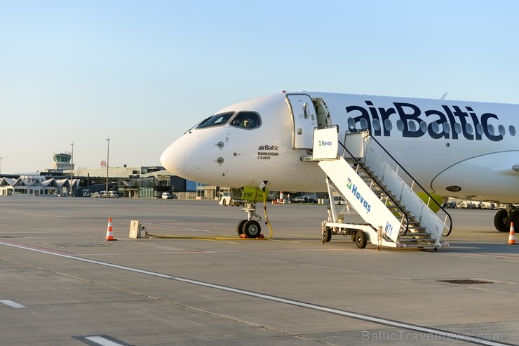 Lidosta «Rīga» un «Airbaltic» medijiem atrāda savu infrastruktūru un gaisa floti 202196
