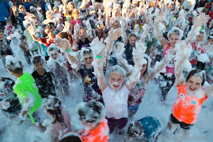 Jelgavā  nakts pusmaratonā dalību ņem vairāk nekā 5000 skrējēju 203076