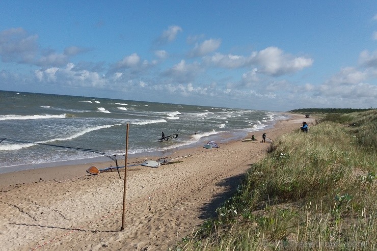 Travelnews.lv dzīvo sērfotāju nometnē brīvā dabā un piedzīvo visu Kurzemes krasta dabas stihiju varenību Travelnews.lv dzīvo sērfotāju nometnē brīvā dabā un piedzīvo visu Kurzemes krasta dabas stihiju varenību 203804
