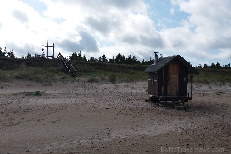 Travelnews.lv dzīvo sērfotāju nometnē brīvā dabā un piedzīvo visu Kurzemes krasta dabas stihiju varenību Travelnews.lv dzīvo sērfotāju nometnē brīvā dabā un piedzīvo visu Kurzemes krasta dabas stihiju varenību 203808