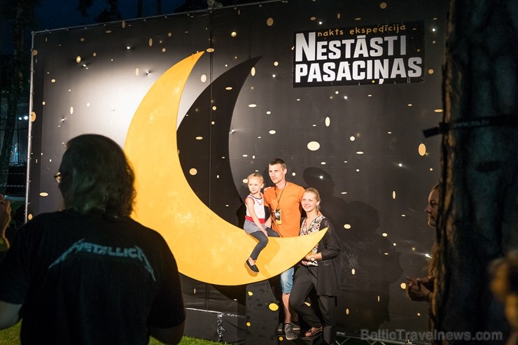 Jūrmalā vairāki tūkstoši bērnu dodas nakts ekspedīcijā «Nestāsti pasaciņas» 204338