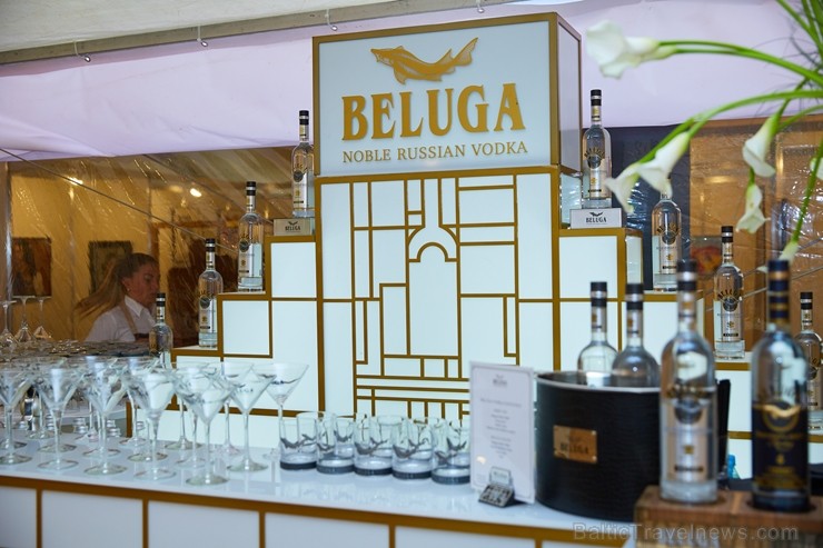 Jūrmalas pludmales kompleksā «Legend Beach» pirmo reizi notiek mākslas gadatirgus «Jurmala Art Fair». 205313