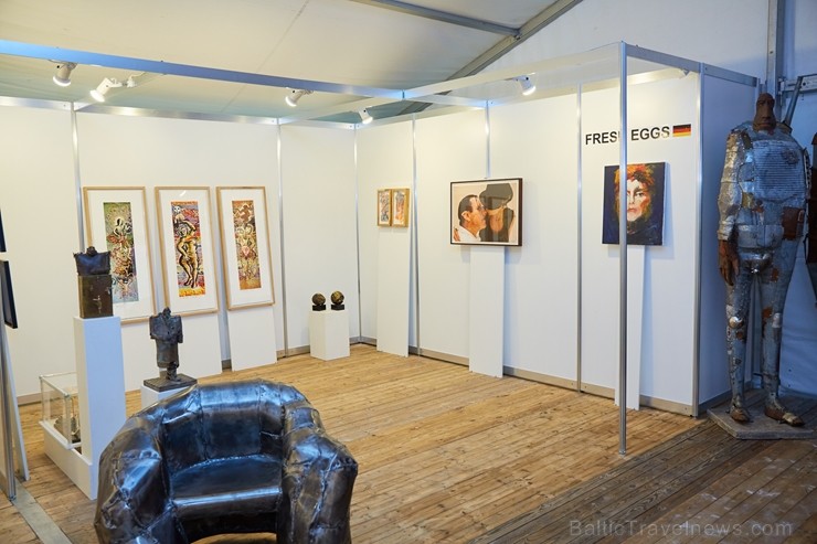 Jūrmalas pludmales kompleksā «Legend Beach» pirmo reizi notiek mākslas gadatirgus «Jurmala Art Fair». 205314