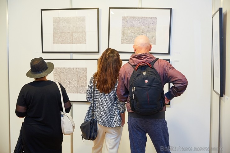 Jūrmalas pludmales kompleksā «Legend Beach» pirmo reizi notiek mākslas gadatirgus «Jurmala Art Fair». 205316