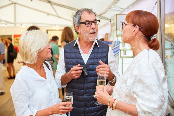 Jūrmalas pludmales kompleksā «Legend Beach» pirmo reizi notiek mākslas gadatirgus «Jurmala Art Fair». 205322