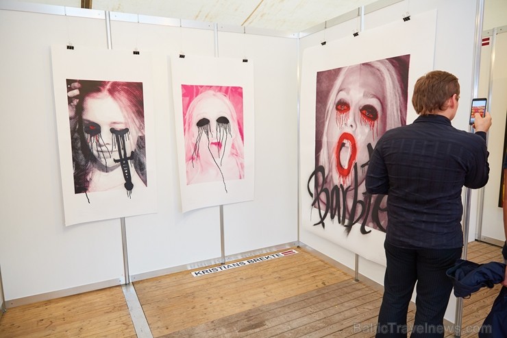 Jūrmalas pludmales kompleksā «Legend Beach» pirmo reizi notiek mākslas gadatirgus «Jurmala Art Fair». 205326